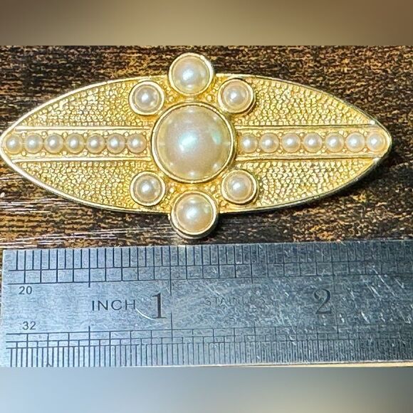 *RICHELIEU* Gold Tone Brooch - Picture 2 of 3
